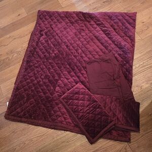 Luxurious Burgundy Quilt Set